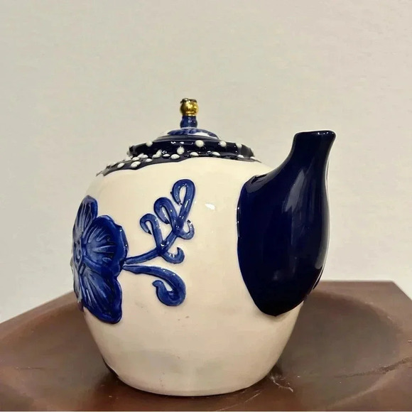 Heather Goldminc Blue Sky Clayworks Blue and White Teapot - Picture 6 of 10